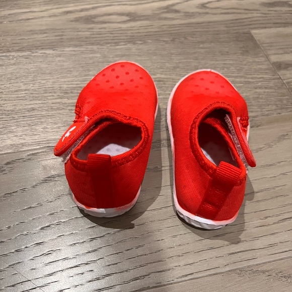 Toddler water shoes size 4 - Picture 3 of 4